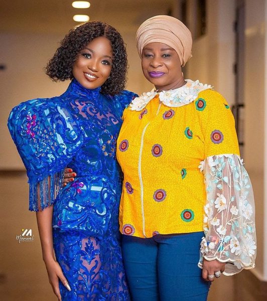 efya mom